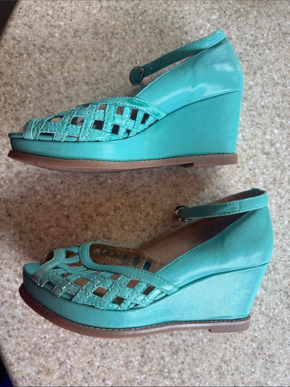 Women’s Miz Mooz size 8 Teal Wedge Sandals - Picture 3 of 10